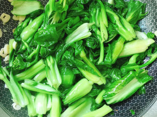 7、椒香白菜苔,放盐