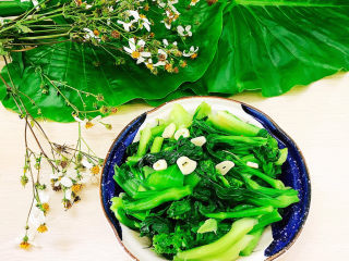 10、椒香白菜苔,装盘