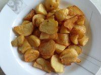 6、锅巴土豆,炸到外皮变得焦黄，香脆后盛起