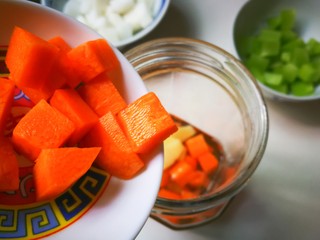 12、酒香麻麻泡菜,放入胡萝卜