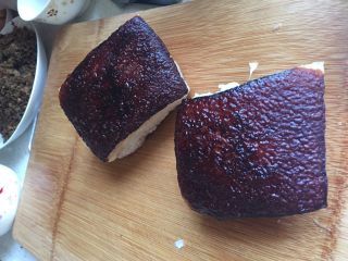 3、四川烧白（也叫梅菜扣肉）,炸成上图这样起锅