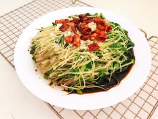 19、炝拌黑豆苗,炝拌黑豆苗做好了~