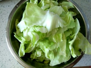 3、包菜烧豆腐,包菜手撕成小块