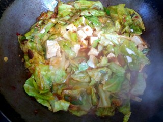 13、包菜烧豆腐,放入淀粉汁