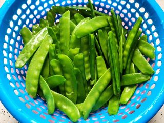 5、百合玉菇荷兰豆,荷兰豆洗净