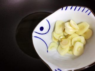 10、百合玉菇荷兰豆,下大蒜