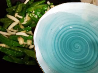 14、百合玉菇荷兰豆,加适量热开水