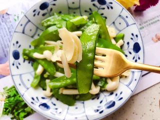 19、百合玉菇荷兰豆,来个近景