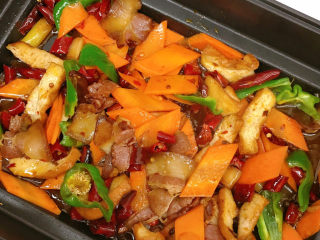 8、胡萝卜炒腊肉,加少许盐