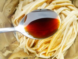 5、凉拌手撕杏鲍菇,2勺陈醋。