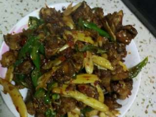 7、仔姜爆鸭子,起锅装盘，美味的仔姜爆鸭子