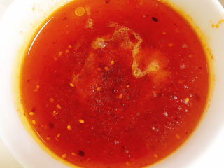 6、椒麻鸡,所有调料放入碗中，加入2勺鸡汤拌匀