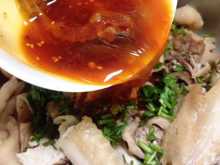 7、椒麻鸡,淋在鸡上