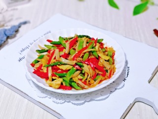 18、芦笋时蔬小炒,盛出装盘，简单快手小炒。
