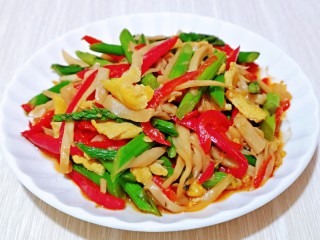 19、芦笋时蔬小炒,营养丰富，颜色好看。好吃极了，给肉都不换。