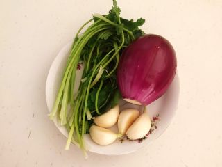 1、凉拌香辣豆丝,准备食材