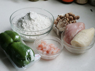 1、三鲜面蛹,原料图片