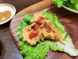 12、炸平菇（多口味超详细）,也可以用生菜叶包着吃，会更健康。