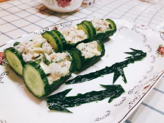 16、翠竹报春-年夜饭,装饰到盘子上，就完成了。