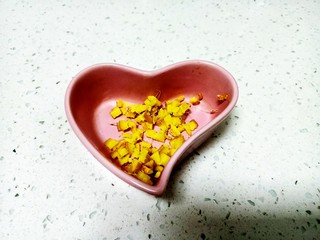 1、清炒油麦菜、菠菜,姜切碎