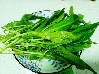 4、清炒油麦菜、菠菜,油麦菜摘洗干净