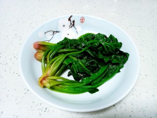 6、清炒油麦菜、菠菜,捞出