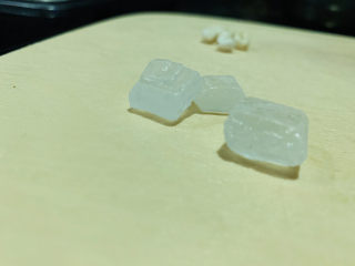 7、川贝炖雪梨,取3粒，因为川贝有点苦；