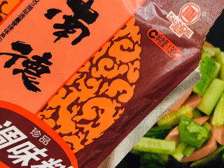 13、黄瓜炒香肠,适量南德～