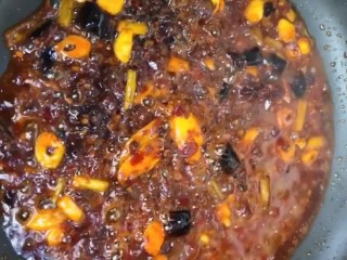 6、啤酒卤蛋,小火炒出红油