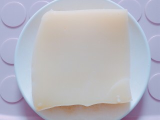 1、特色小吃米豆腐,米豆腐洗净