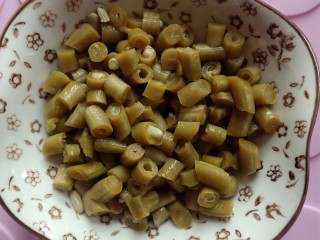 5、特色小吃米豆腐,对了，酸豆角也是必不可少的