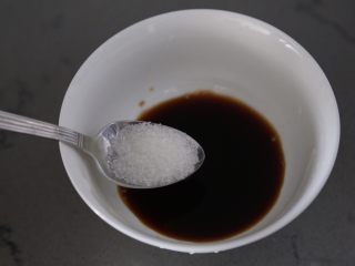 7、糖醋包菜,再加入白糖