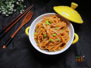 13、甜水面,咸鲜略甜，香辣并重，滑爽绵韧。