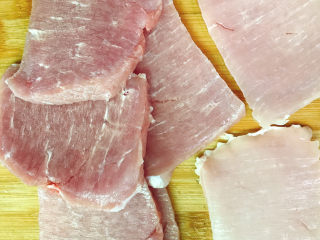 5、包菜炒肉丝,瘦肉切成片