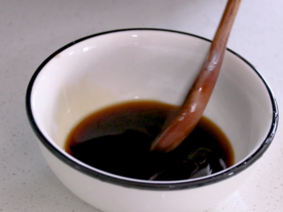 5、酸辣娃娃菜,香醋一勺，蚝油一勺，老抽少许