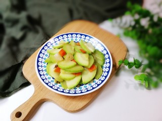 13、泡菜炒西葫芦,出锅盛盘