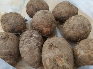 1、红烧芋头,小芋头。