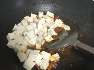 7、十味 家常豆瓣烧豆腐,加入豆腐