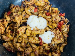 10、麻辣肥肠,加两勺酒糟