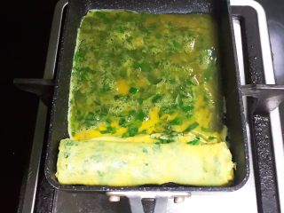 14、薄荷厚蛋烧,再加入2勺鸡蛋液