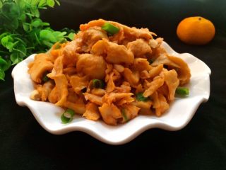 13、黑酱油＋健康素食菜～炒面筋,装盘，特别好吃的一道素食菜，喜欢的可以试试。