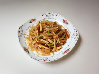 13、香干绿豆芽,香脆嫩！