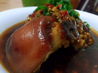 17、焦皮肘子,糯软而鲜美，味道棒棒哒