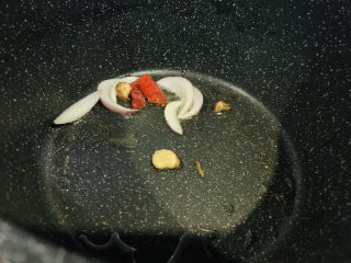 11、干煸芸豆,炒香；