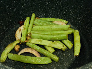 17、干煸芸豆,出锅；