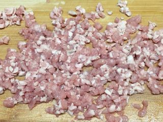 3、麻婆豆腐,切末