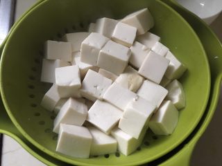 13、麻婆豆腐,焯水后备用