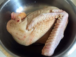 1、铁锅炖大鹅,大鹅洗净