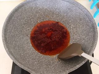 9、完美的下饭菜 腊肠烧豆腐,炒出红油