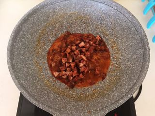 12、完美的下饭菜 腊肠烧豆腐,加入腊肠丁